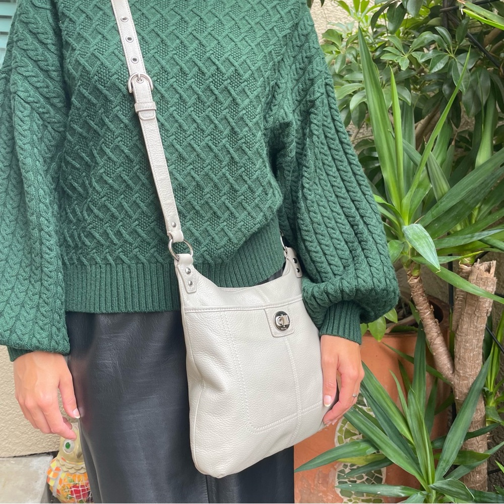 Vintage light gray/silver Coach Hampton Turn Lock pebbled leather crossbody bag